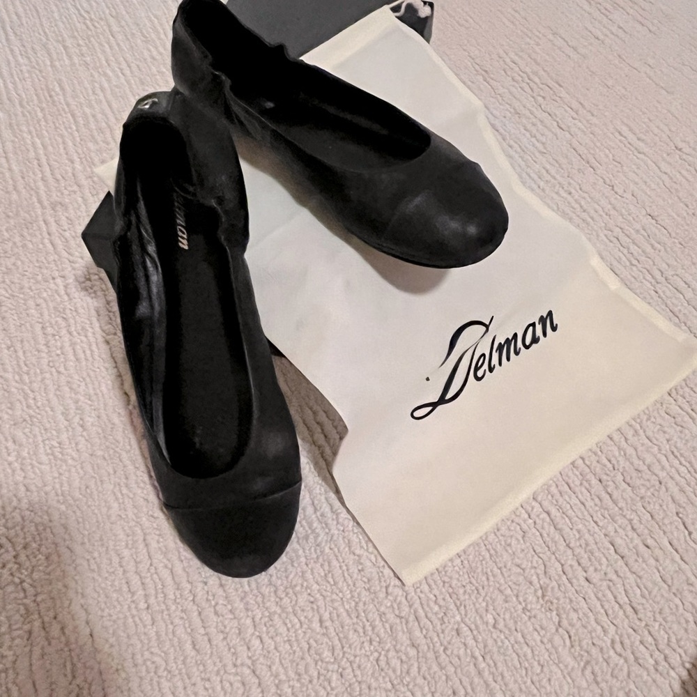 Classic Delman Maya Black Flats 8.5 GUC see